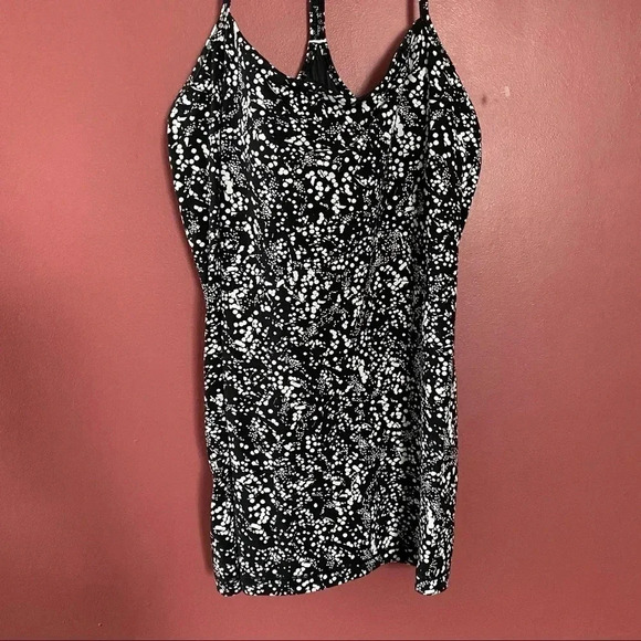 Lululemon Power Pose Tank - Picture 4 of 8